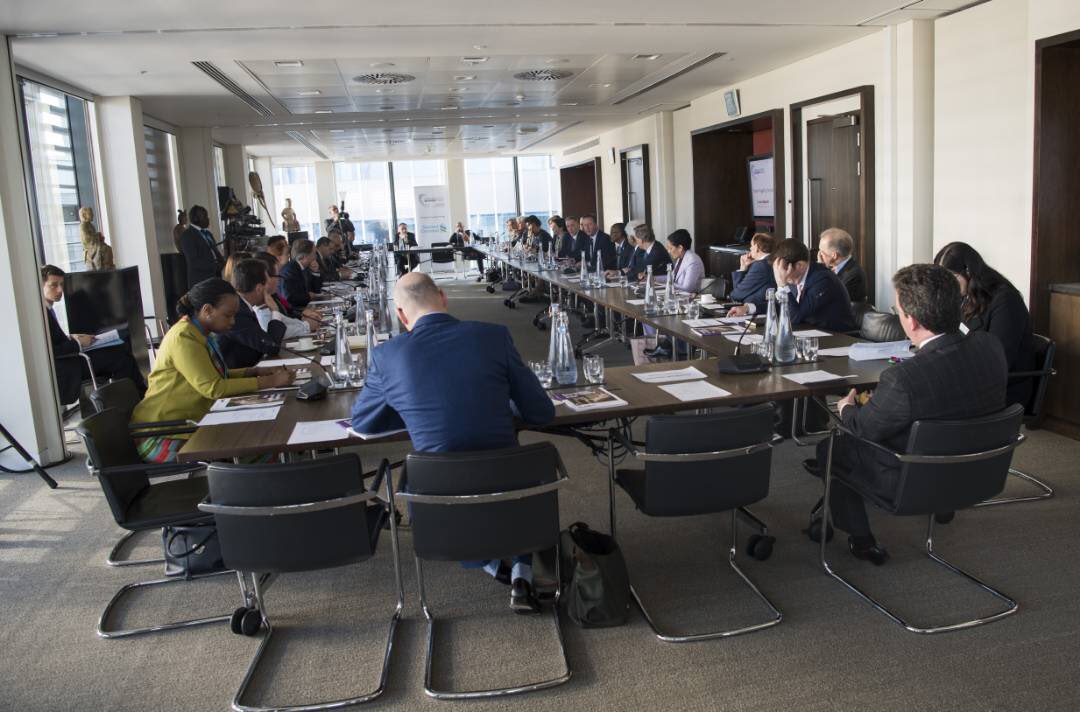 Ibi biganiro bizwi nka 'round table' byari byitabiriwe n'abayobozi batandukanye bakomeye ku isi