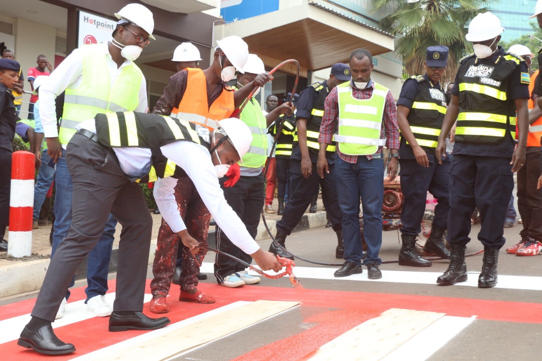 Aho abagenzi bambukira mu mihanda hahinduriwe amabara