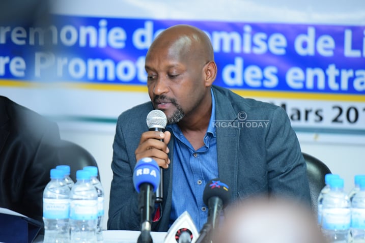 Nzamwita Vincent de Gaulle arashinjwa na bagenzi be gukoresha umutungo wa Ferwafa atabagishije inama