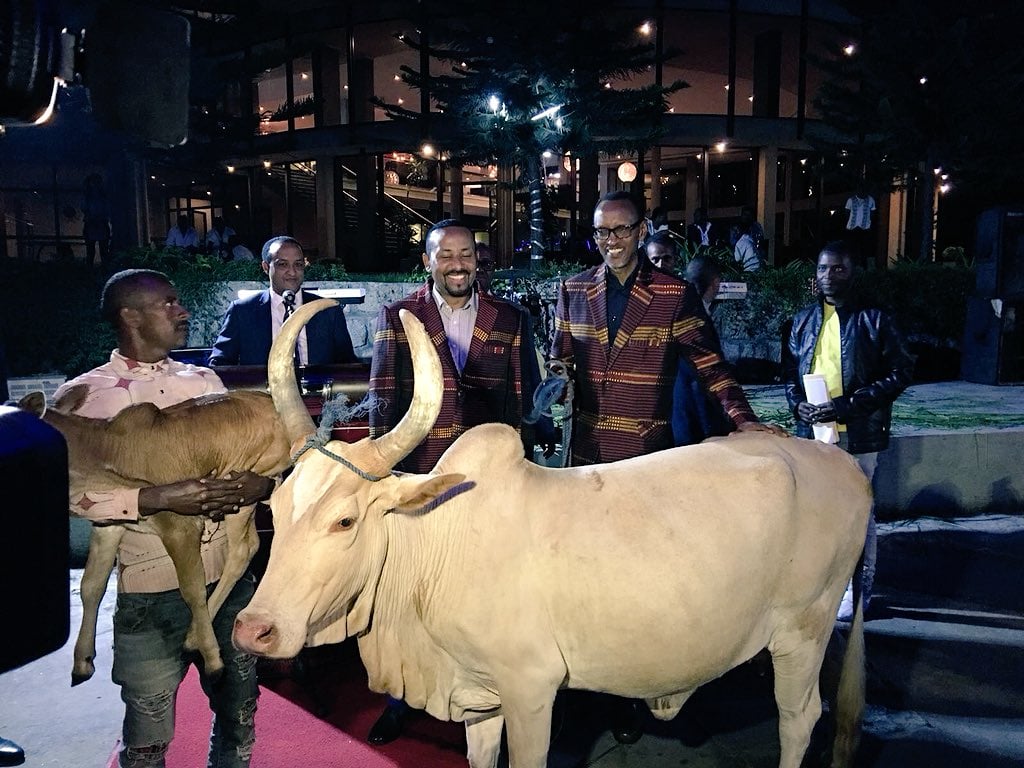 Perezida Kagame yagabiwe inka n