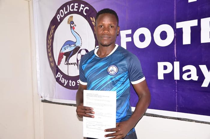 Denis Rukundo yasinye amasezerano y'imyaka ibiri muri Police FC ya Uganda