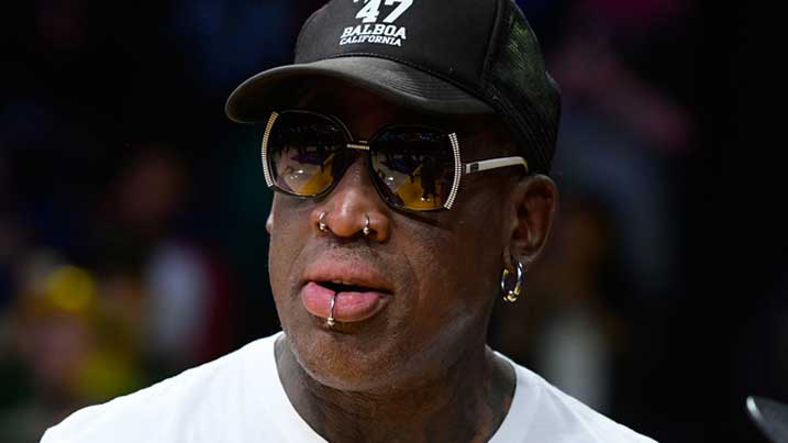 Umukinnyi wa Basketball Denis Rodman ni umwe mu bantu bafite amaherena ku bice byinshi by