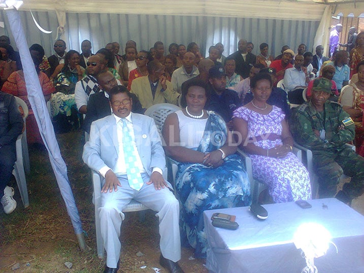 Depite Kankera (uwa kabiri uturutse ibumoso) yibukije abanyarwanda ko icyo bapfana kiruta icyo bapfa.