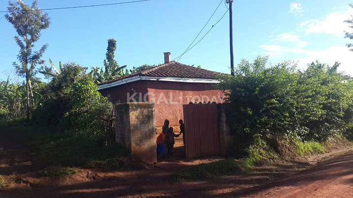 Urugo rwa Depite Mukarurangwa ruri mu Murenge wa Ndora. Ubu yahungiye yanze y'u Rwanda.