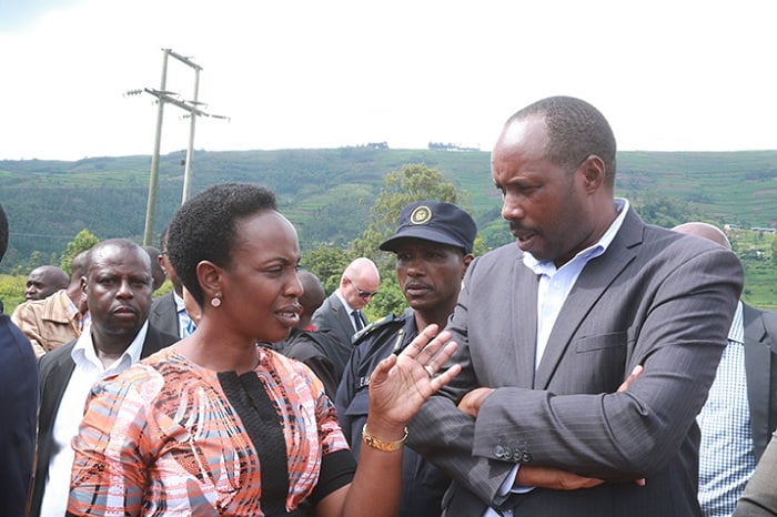 Depite Caroline Kamusiime wo muri Uganda aganira na Mayor Mushabe Claudien w'Akarere ka Nyagatare