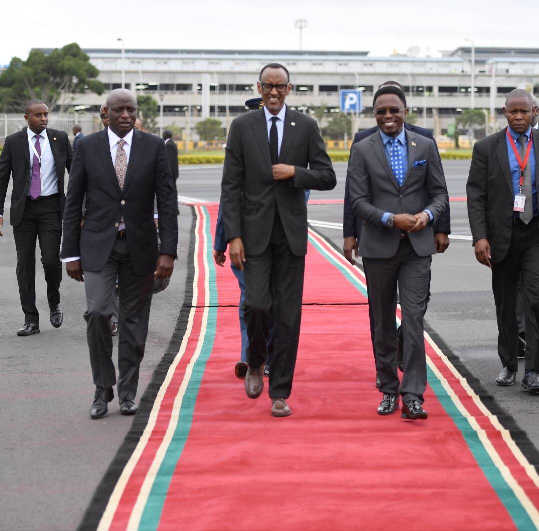 Perezida Kagame akigera i Nairobi yahise yakirirwa ku kibuga cy