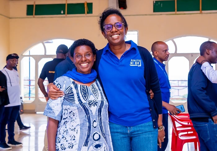 Umuyobozi Mukuru wa BK, Dr. Diane Karusisi, yishimanye n