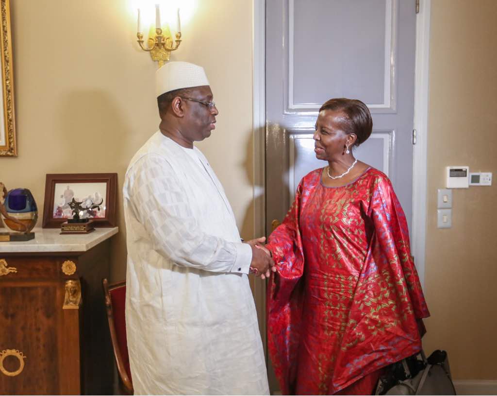Uwo munsi Mushikiwabo yakomereje i Dakar, aho yahuye na Perezida Macky Sall na we amugezaho ibya kandidatire ye