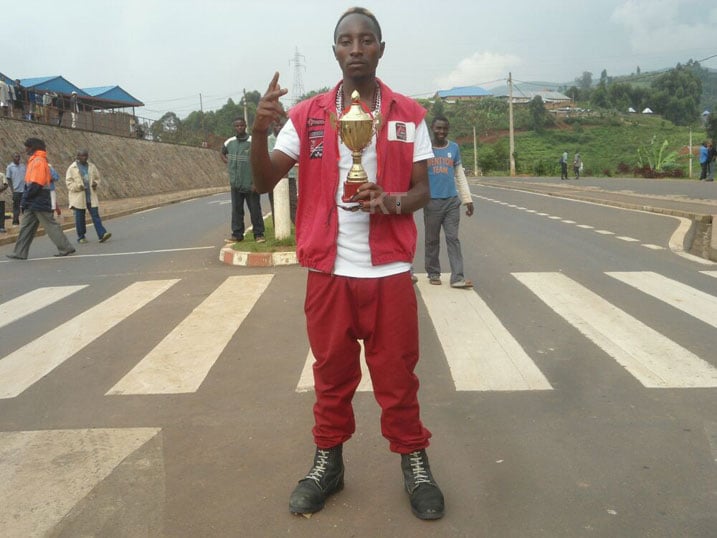 Dig Dog wegukanye "Mu Kinyaga Award 2014" yaririmbye Perezida Kagame ibigwi.