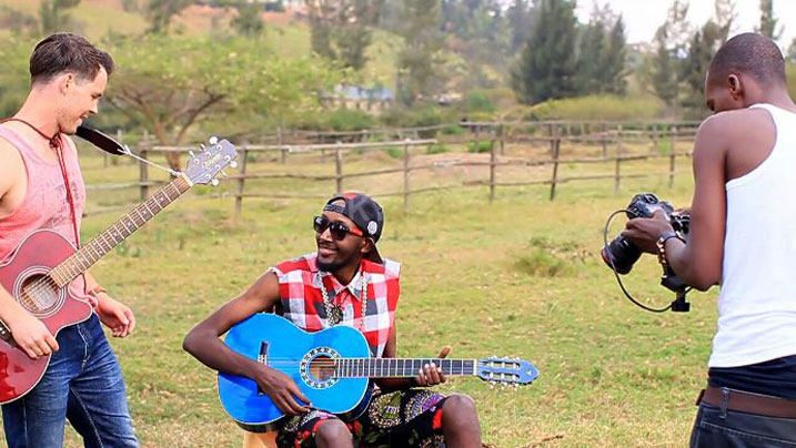 DJ Pius na Bobby Ngarambe bafata amashusho y