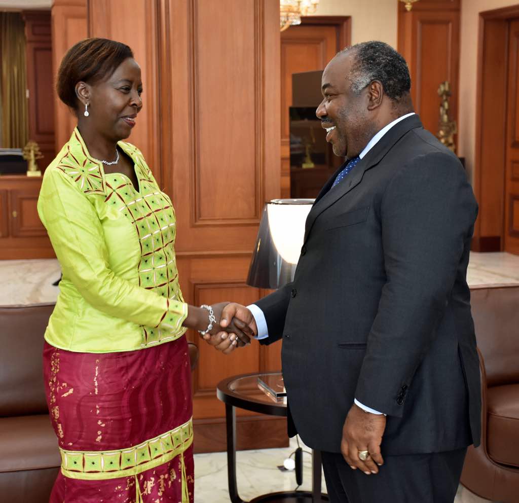 Mushikiwabo yakomereje urugendo rwe rwo kwiyamamaza i Libreville, aho yabonanye na Perezida Ali Bongo Ondimba