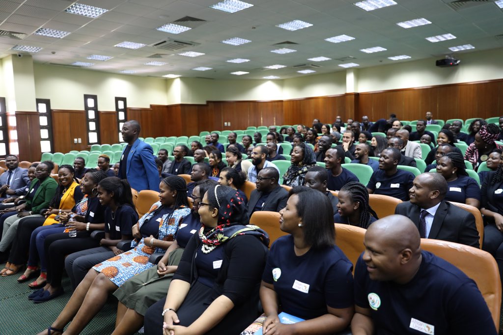 Urubyiruko rugizwe n'inkumi n'abasore 45, harimo 15 baturutse mu Rwanda baganiriye na Perezida Kagame