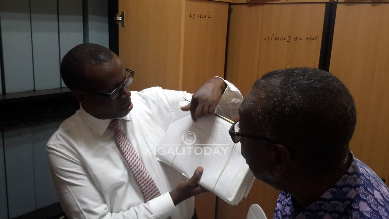 Dr Bizimana yereka Senateri Musabeyezu zimwe mu nyandiko zibitswe na CNLG