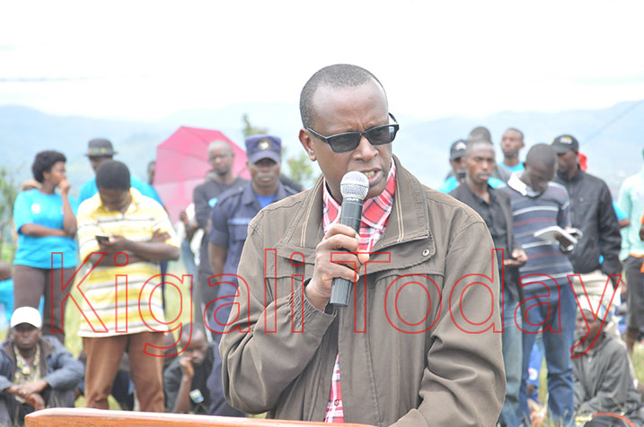 Dr Bizimana yavuze ko hari ibimenyetso bigaragaza uruhare rwa bamwe mu ngabo z
