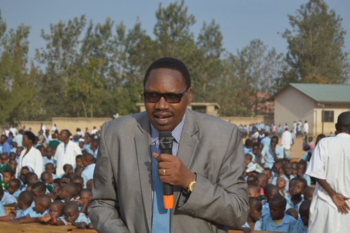 Dr Niyomugabo Cyprien atanga ikiganiro ku muco wo gukunda igihugu.
