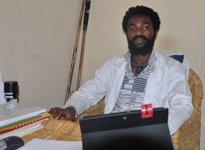 Dr Rutangarwamaboko Nzayisenga Modeste aho yakirira abarwayi.