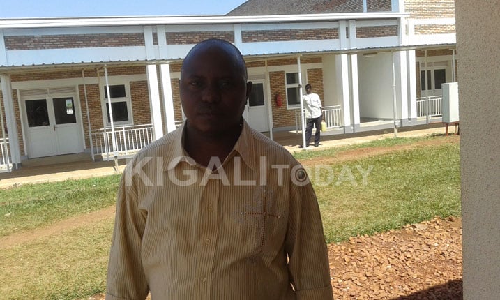Dr Uwiringiyemungu Jean Nepomscene, Umuyobozi w'Ibitaro bya Kirehe, avuga ko uwo muryango urwaye kubera gucurwa umwuka mwiza n'imbabura.