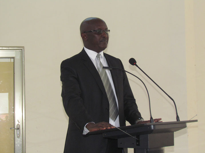 Dr Gahima avuga ko kuba Laboratoire itaruzura bitabuza abanyeshuri b'i Kavumu kwimurwa.