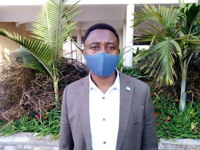 Dr. Frank Habineza avuga ko politiki y'ishyaka igomba kujyana no gufasha mu kurwanya ihohoterwa