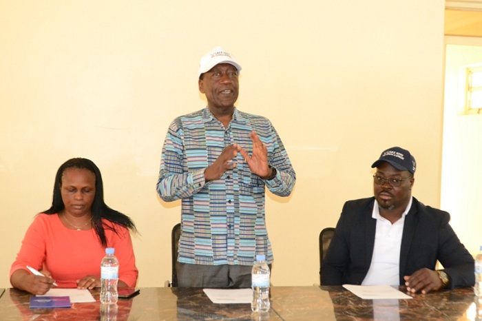Dr. George Mulamula, ari kumwe n'abayobozi b'Akarere ka Karongi ndetse na IPRC Karongi, baganira n'abanyeshuri