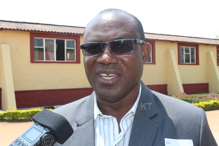 Dr Ntakiyiruta avuga ko abarwara Hernie bagenda biyongera.