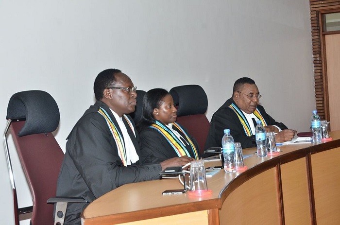 Dr. Nteziryayo (ubanza ibumoso) yagizwe Perezida w'Urukiko rw'Ikirenga