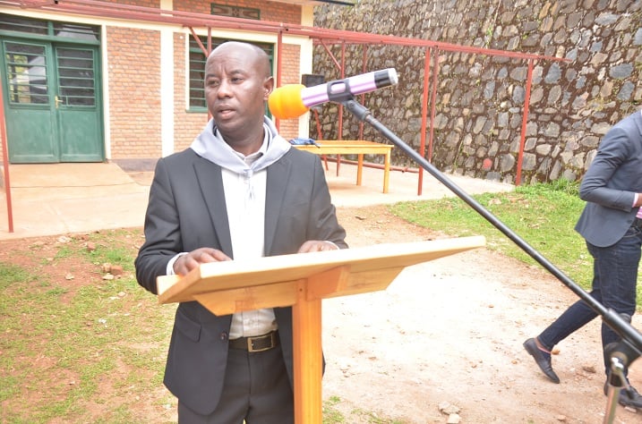 Dr. Nzaramba Théoneste uyobora ibitaro bya Mibilizi asaba abakozi gukurikiza urugero rwa bagenzi babo bishwe, batanga serivisi nziza ku barwayi