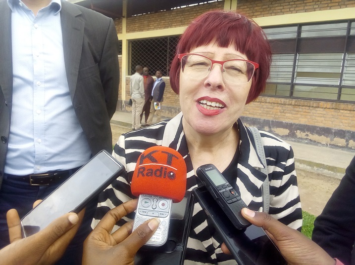 Dr Avelina Parvanova ukuriye Ishami ry'ikigo kiri kwigisha ikoranabuhanga mu kubyaza ingufu imirasire y'izuba