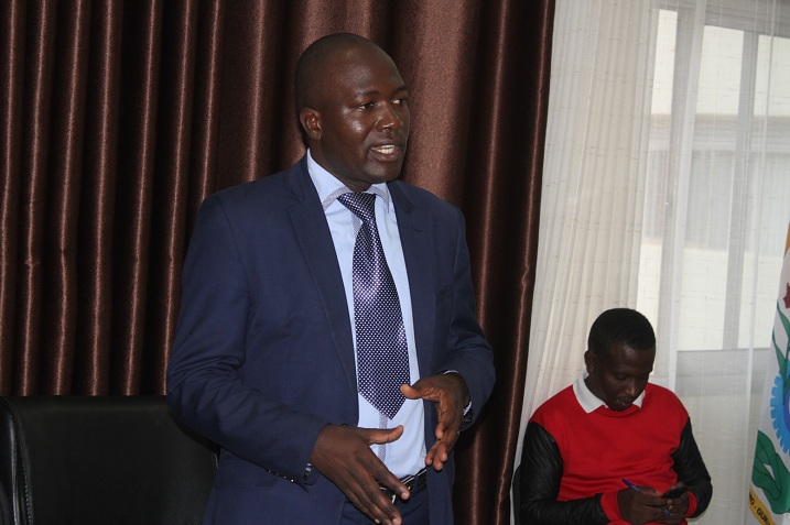 Dr Ndayambaje Irénée, umuyobozi mukuru wa REB yavuze ko ibyo bitabo bahawe ari ingirakamaro