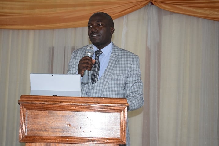 Dr Ndayambaje Irenée, umuyobozi wa REB, yanenze abayobozi b'ibigo badakurikirana abarimu bica akazi