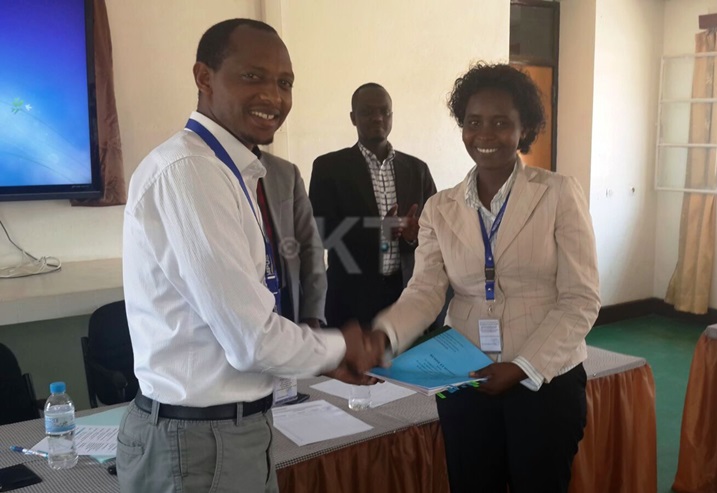Dr. Nkuranga John Baptist ahererekanya ububasha na Dr Mukeshimana Madeleine watangiye kuyobora Ibitaro bya Rwamagana.