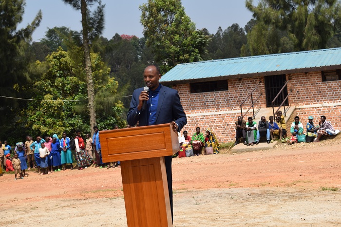 Dr Nsanzimana umuyobozi wa RBC asaba abaturage kugana ibitaro ba kanseri bisuzumisha ngo bavurwe amazi atararenga inkombe. 