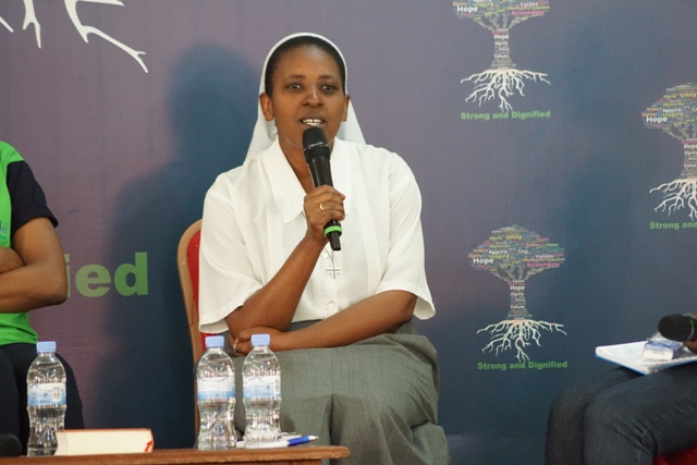 Soeur Immaculee umenyerewe cyane mu biganiro byubaka urubyiruko yari mu batanze ikiganiro 
