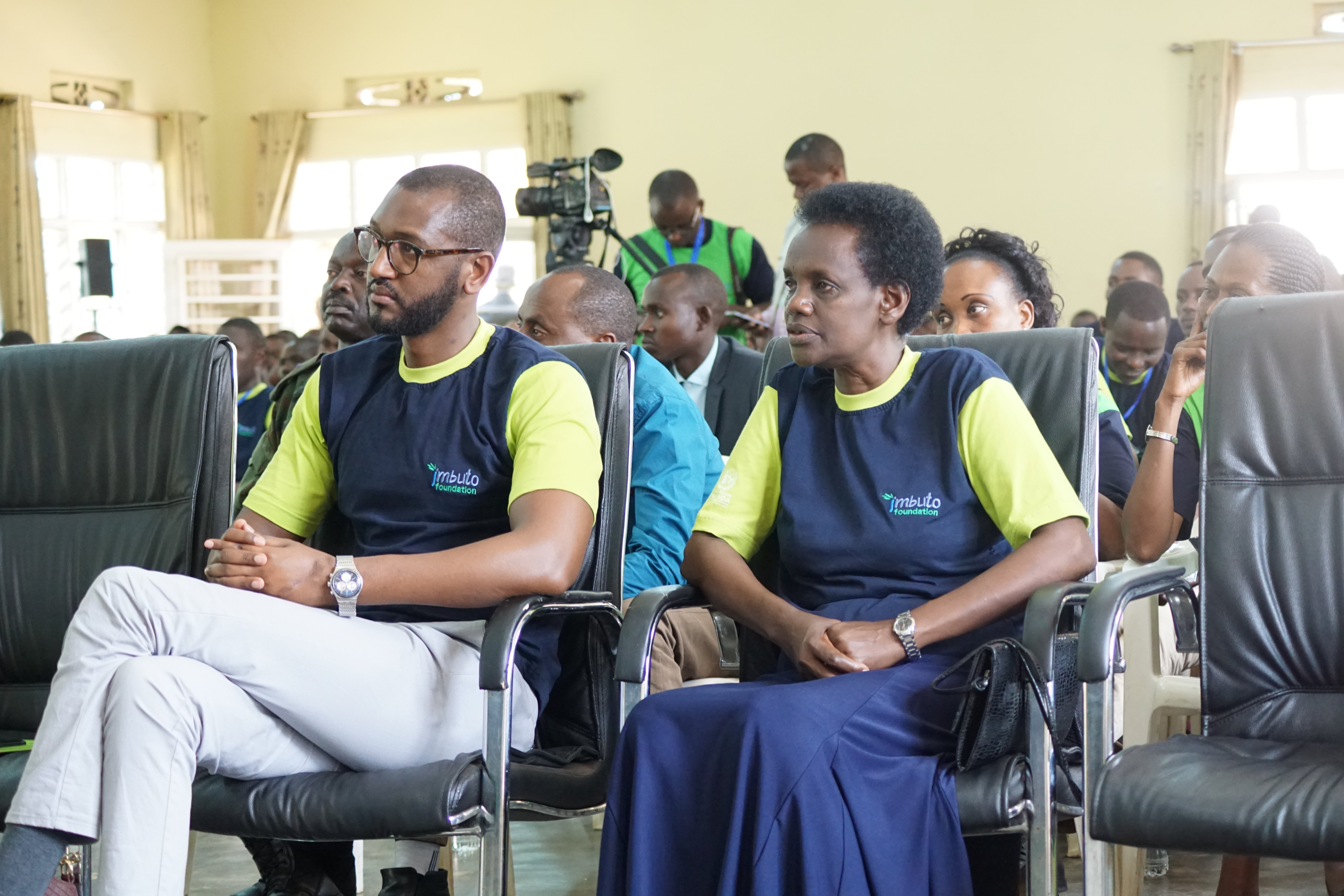 Umuyobozi wa AVEGA Agahozo Mukabayire Valerie yaje gushyigikira uru rubyiruko mu biganiro