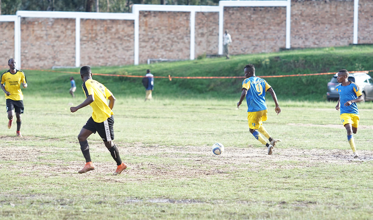 Shabban Hussein Tchabalala yaragerageje ngo ashake igitego ariko biranga