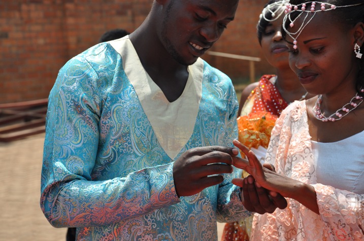 Ahita ayimwambika