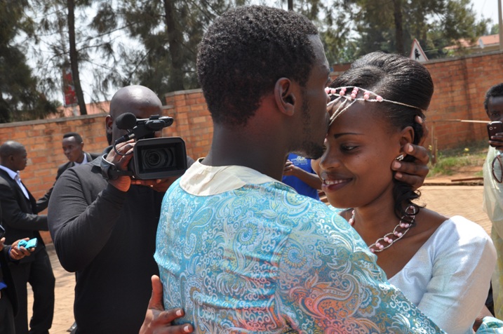 Amusoma ku gahanga
