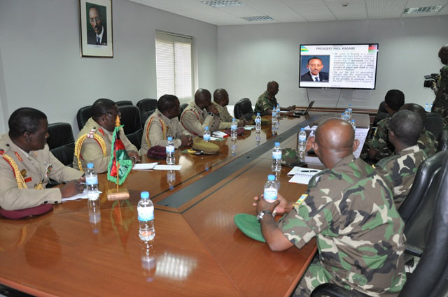Itsinda ry'Ingabo za Malawiryanasobanuriwe amateka ya Perezida Kagame.