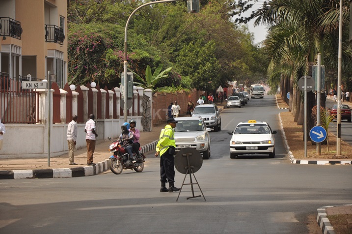 Imodoka ntizemerewe kurenga kuri uwo mu Polisi zigana mu mujyi rwahati uhereye ahazwi nko kuri Ecole Belge.