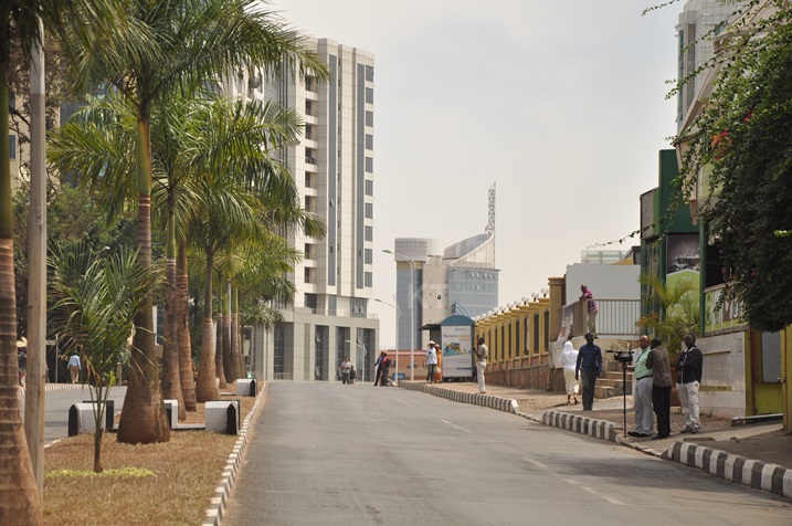 Uyu muhanda uri hafi y'ibiro bishya by'umujyi wa Kigali wari umenyereweho kugira imodoka nyinshi zihahagarara ziegereje abagenzi ariko ubu habaye ah'abanyamaguru gusa.