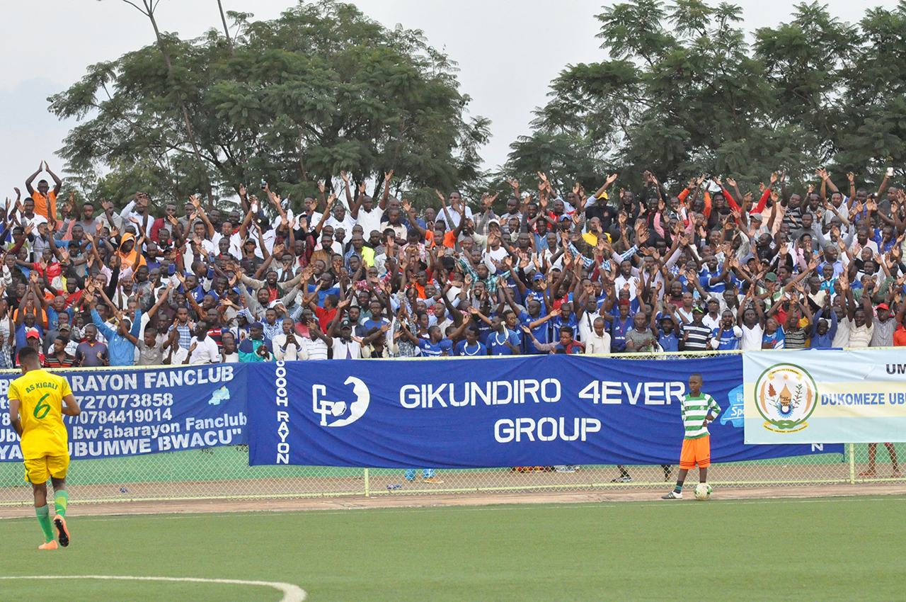 Abafana ba Rayon Sports nk'ibisanzwe bari benshi kuri Stade