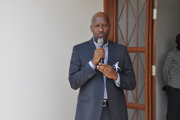 Perezida wa Ferwafa yemeye kuzishyurira abana ba Jean Marie kugeza barangije kwiga
