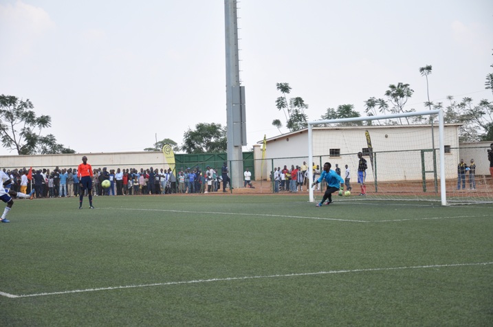 Kugeza kuri iyi Emmanuel yakubise umutambiko w'izamu