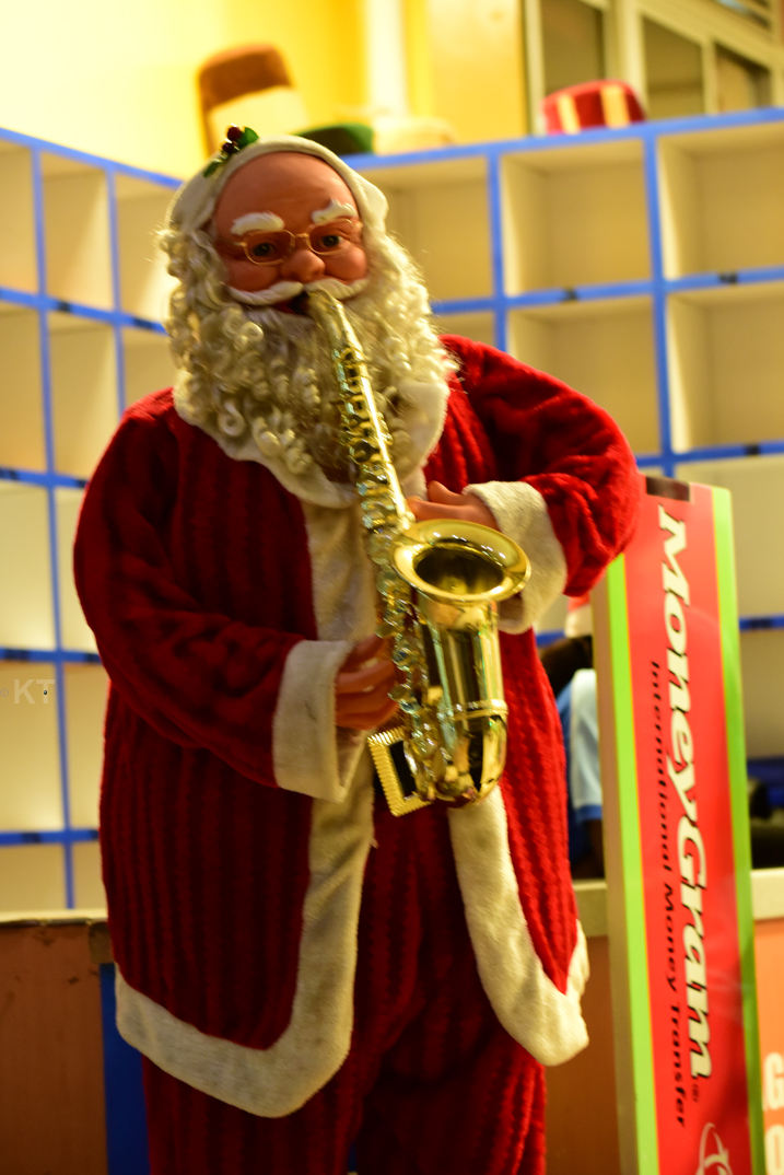 Papa Noheli(Pere Noel) nawe aba ari hafi aho