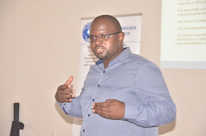 Umwe mu batanze amahugurwa