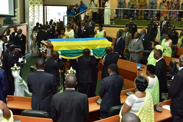 Abayobozi batandukanye baje gusezera Senateri Mucyo bahagurutse bamuha icyubahiro bwa Nyuma