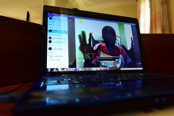 Skype ni uburyo abantu bahamagarana imbonanubone, hifashishijwe ikoranabuhanga.