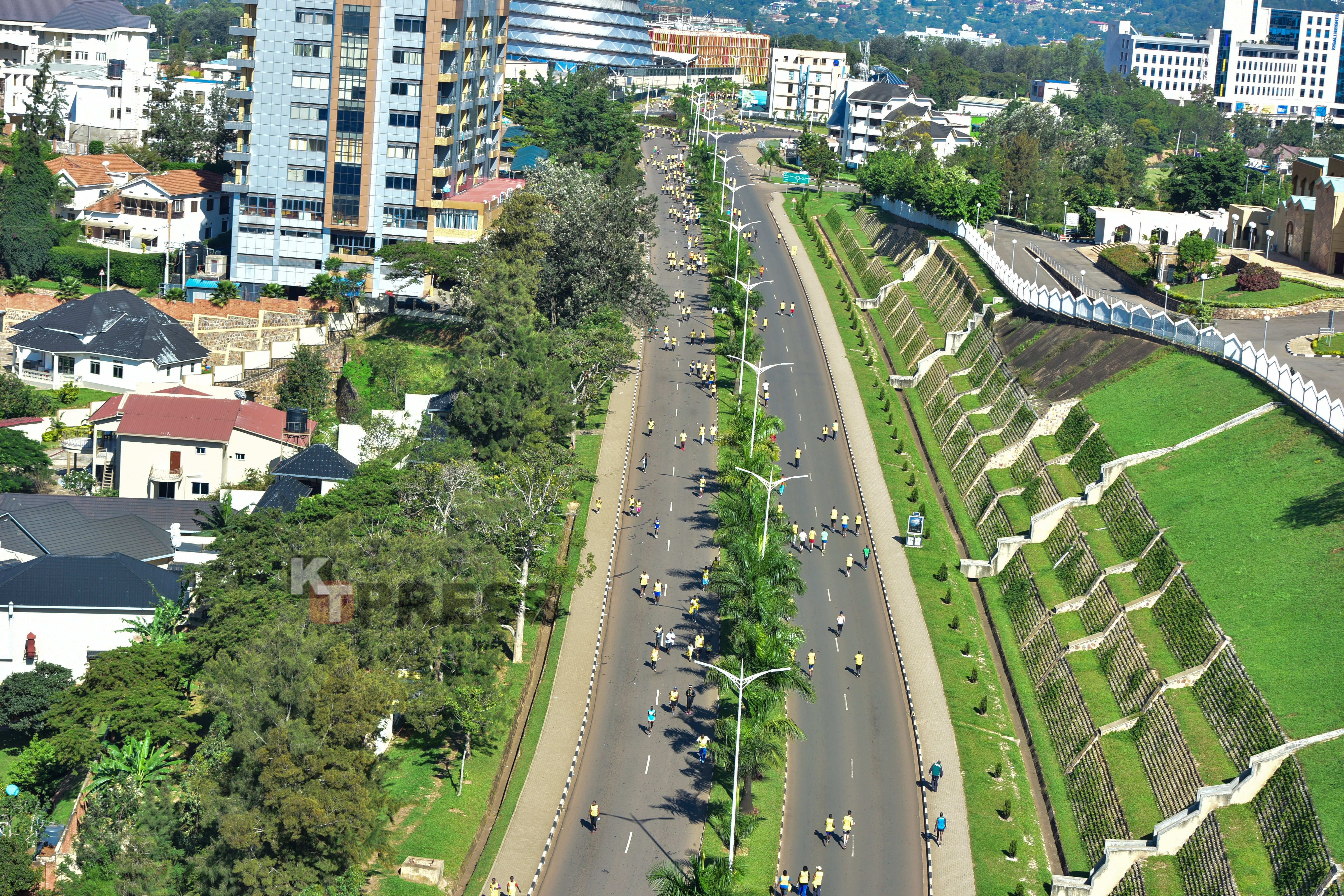 Umuhanda unyura ku gishushu ugakomeza ugana ku nteko na Kigali Convention Center nawo uzaharirwa abashyitsi