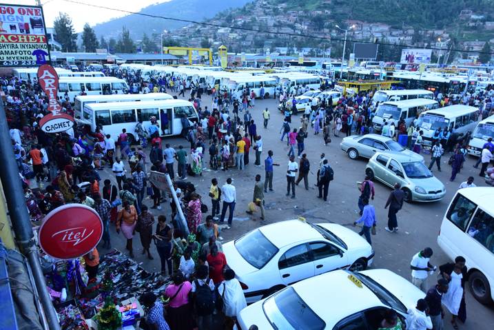Nyabugogo abantu babaye benshi bajya mu ntara no hanze y'igihugu kwishimishanya n'imiryango yabo