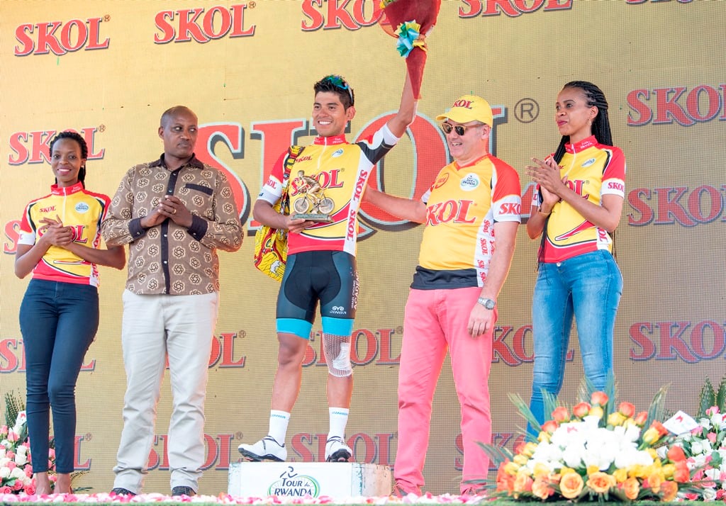 Edwin Alcibiades Ávila Vanegas wa Israel Cycling Academy yambitswe umwenda utangwa na Skol nk'uwegukanye agace